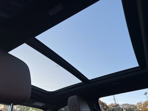 Used 2021 Chevrolet Suburban High Country image 30