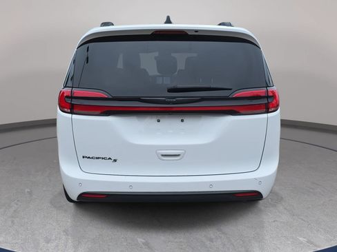 Used 2024 Chrysler Pacifica Touring-L w/ S Appearance Package FWD image 6