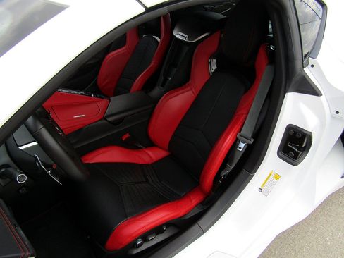 Used 2021 Chevrolet Corvette Stingray Preferred Cpe w/ Z51 Performance Package image 9