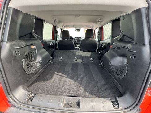 Used 2019 Jeep Renegade Latitude w/ Cold Weather Group AWD/4WD image 39