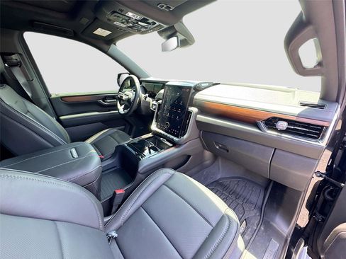 Used 2026 GMC Yukon Denali w/ Sun & Power Step Package AWD/4WD image 15