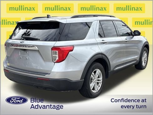 Used 2022 Ford Explorer XLT image 4
