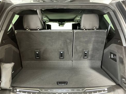 Used 2023 Cadillac Escalade Sport Platinum w/ LPO, ONYX Package AWD/4WD image 29