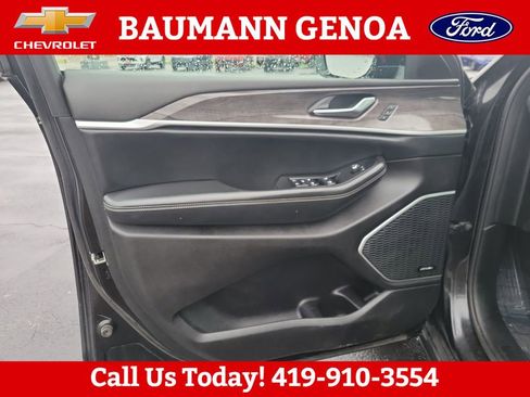 Used 2021 Jeep Grand Cherokee L Limited AWD/4WD image 10
