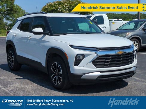 Used 2026 Chevrolet TrailBlazer LT w/ LT Cold Weather Package FWD image 1