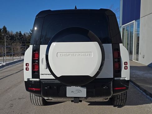 New 2025 Land Rover Defender 130 X-Dynamic SE AWD/4WD image 4
