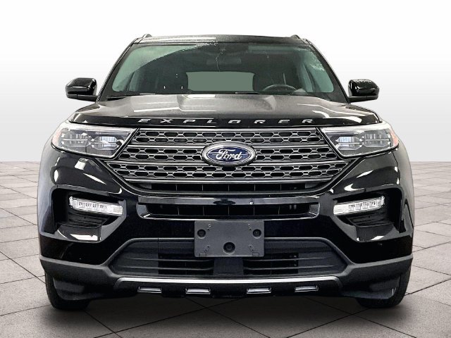 Used 2023 Ford Explorer XLT w/ Equipment Group 202A AWD/4WD image 3