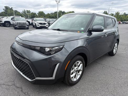 Used 2024 Kia Soul LX w/ Option Group 015 FWD image 8
