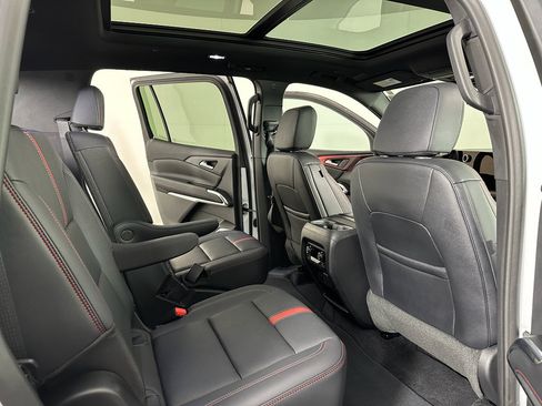 Used 2024 Chevrolet Traverse RS image 11