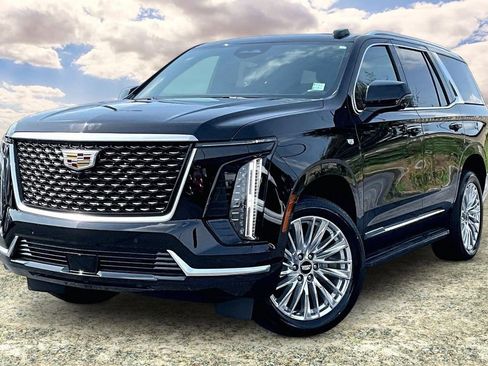 Used 2025 Cadillac Escalade Premium Luxury AWD/4WD image 3