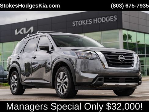 Used 2025 Nissan Pathfinder SL AWD/4WD image 1