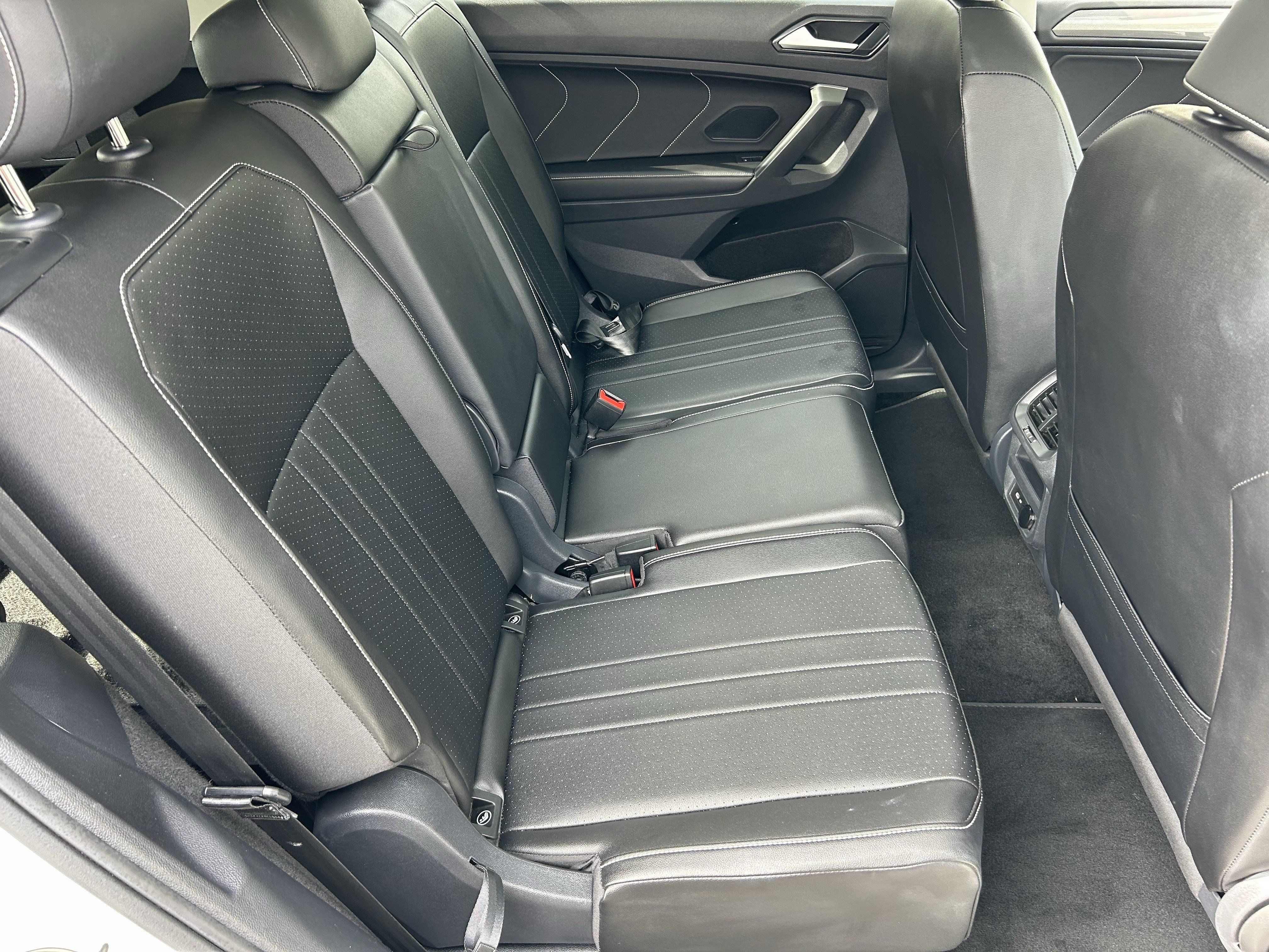 Used 2023 Volkswagen Tiguan SE FWD image 11