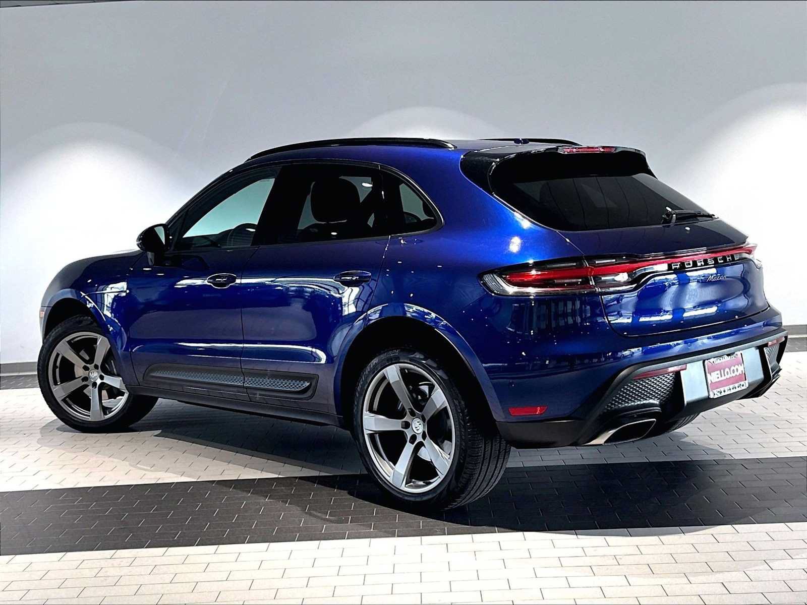 Used 2022 Porsche Macan AWD/4WD image 3