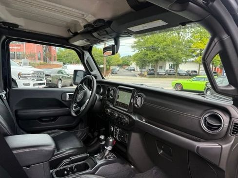 Used 2023 Jeep Wrangler Unlimited Sahara AWD/4WD image 28
