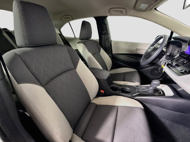 Used 2025 Toyota Corolla LE FWD image 27