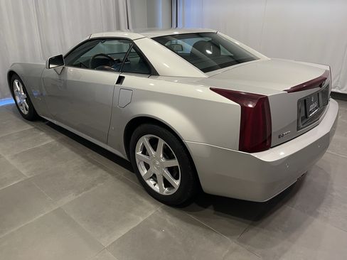 Used 2006 Cadillac XLR RWD image 4