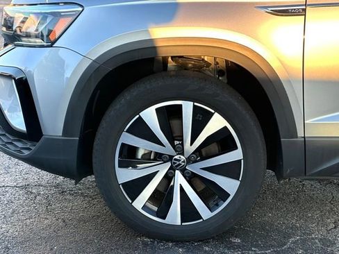 Used 2022 Volkswagen Taos SE image 8