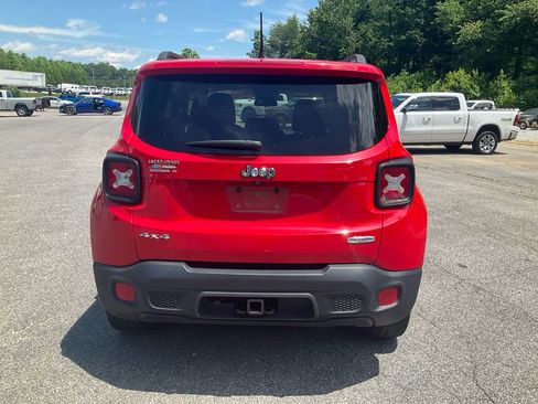 Used 2017 Jeep Renegade Latitude AWD/4WD image 6