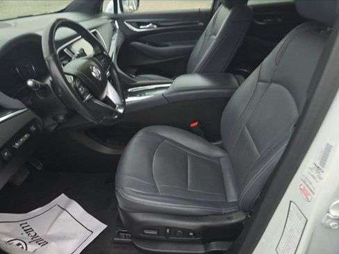Used 2024 Buick Enclave Premium image 5