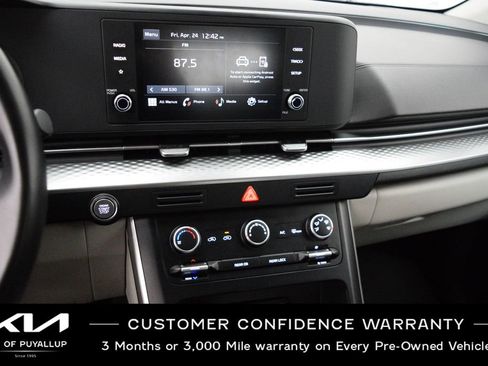 Used 2024 Kia Carnival LX FWD image 22