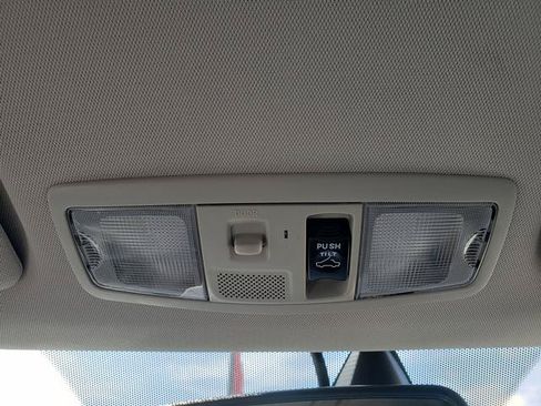 Used 2018 Mitsubishi Outlander AWD image 25