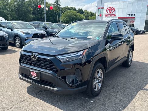 Used 2025 Toyota RAV4 XLE AWD/4WD image 3