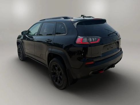 Used 2019 Jeep Cherokee Trailhawk w/ Cold Weather Group AWD/4WD image 5