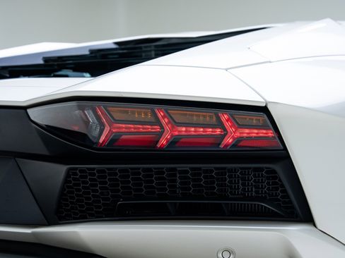 Used 2017 Lamborghini Aventador S image 29