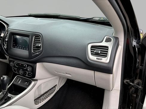 Used 2018 Jeep Compass Latitude w/ Popular Equipment Group FWD image 26