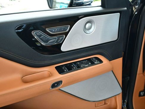 Used 2020 Lincoln Aviator Black Label w/ Dynamic Handling Package image 12