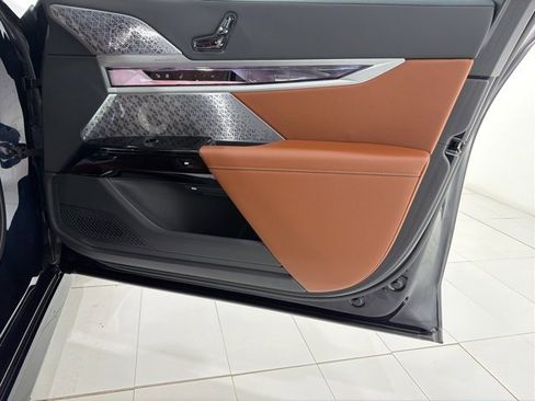 Certified 2023 BMW 760i xDrive w/ Executive Package image 20