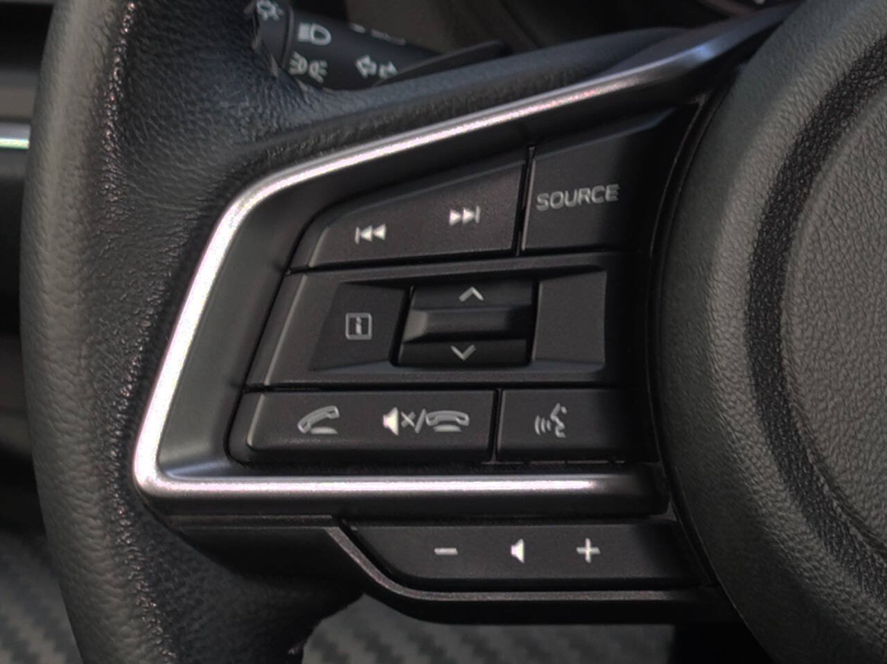 Used 2023 Subaru Ascent Premium w/ Convenience Package AWD/4WD image 32