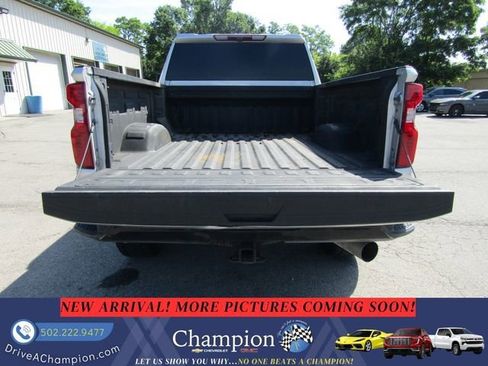 Used 2022 Chevrolet Silverado 2500 Custom w/ Custom Value Package AWD/4WD image 6