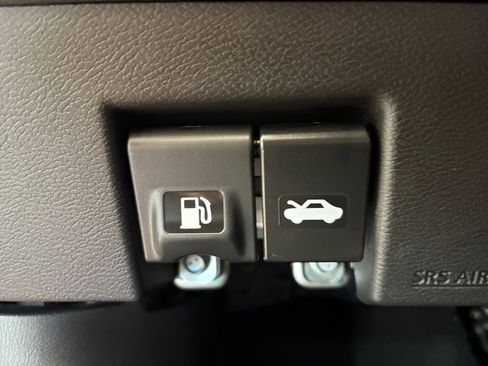 New 2025 Nissan Versa SR image 25