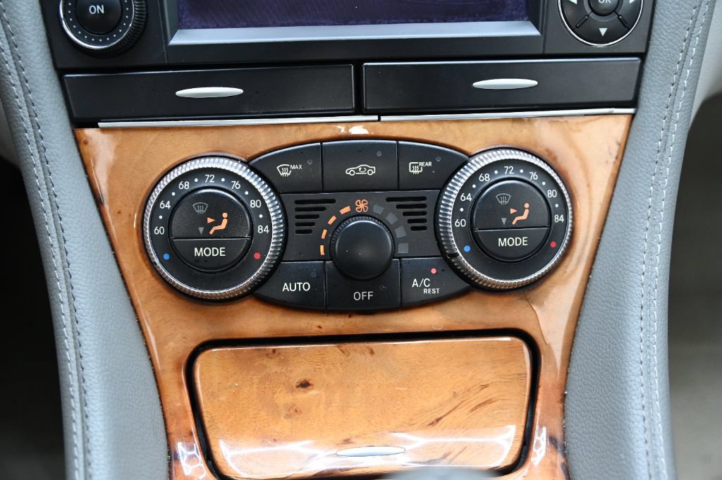 Used 2009 Mercedes-Benz SL 550 w/ Premium I Pkg image 28