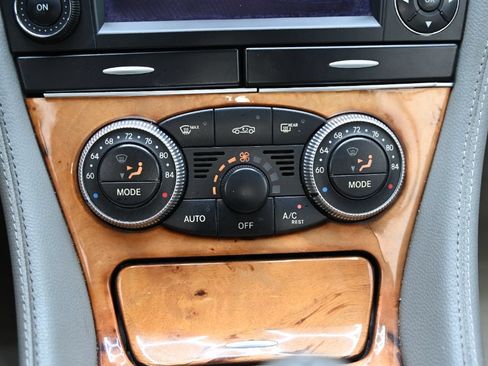 Used 2009 Mercedes-Benz SL 550 w/ Premium I Pkg image 28
