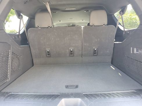 Used 2025 Chevrolet Suburban LT w/ Comfort Package RWD image 9