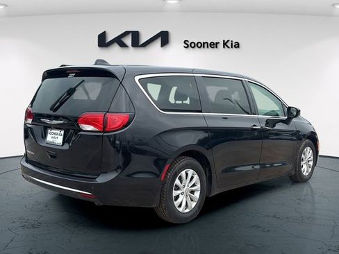 Used 2019 Chrysler Pacifica Touring Plus w/ Advanced Safetytec Group FWD image 6