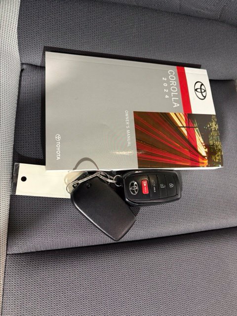 Used 2024 Toyota Corolla LE w/ LE Convenience Package FWD image 9