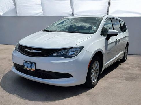 Used 2023 Chrysler Voyager LX FWD image 9