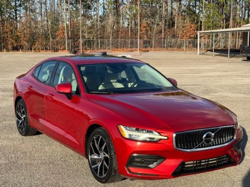 Used 2019 Volvo S60 T5 Momentum w/ Premium Package image 1