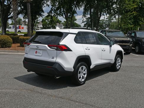 Used 2025 Toyota RAV4 LE AWD/4WD image 4