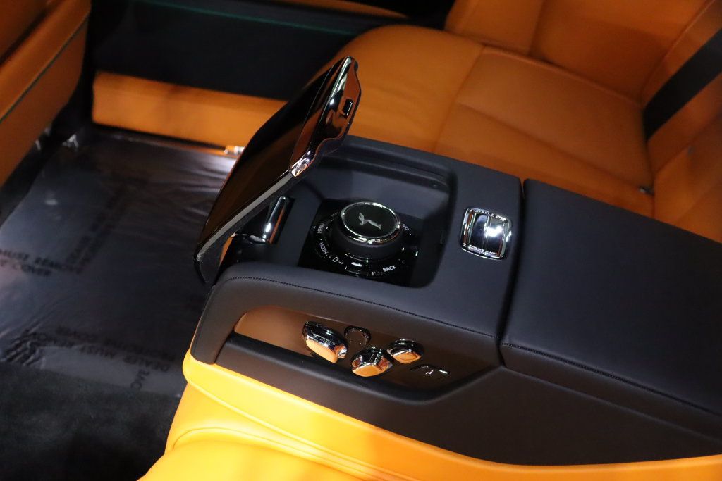 Used 2023 Rolls-Royce Phantom Sedan w/ Leather Finishing Pack RWD image 16
