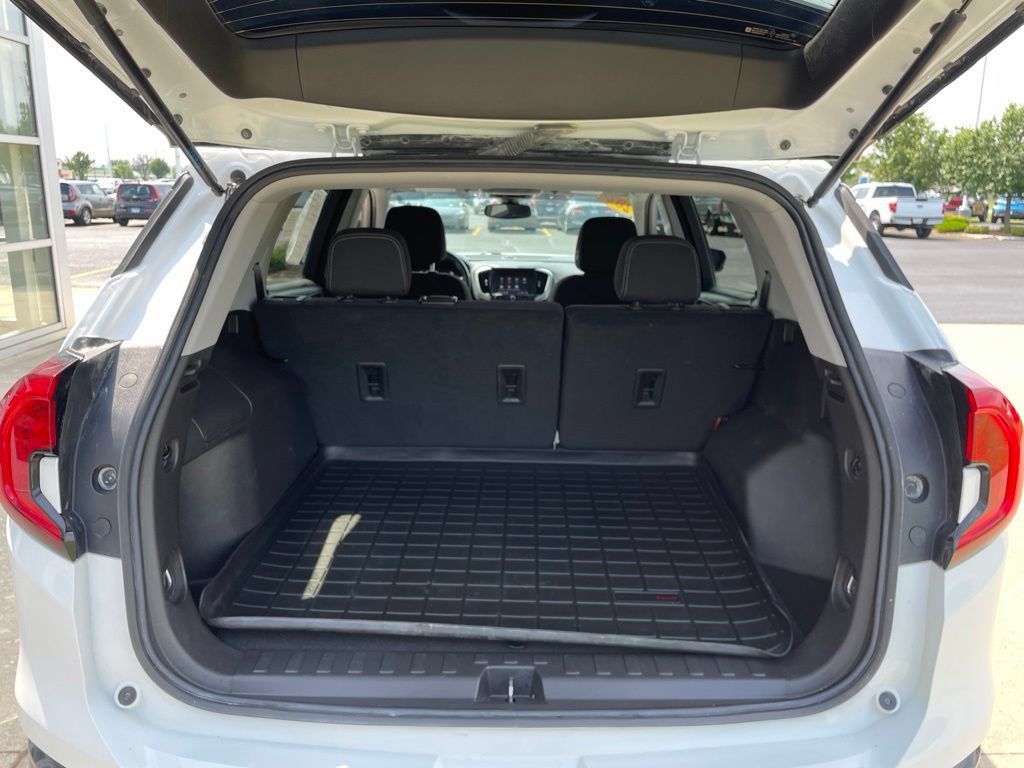 Used 2024 GMC Terrain SLE w/ Elevation Edition FWD image 13