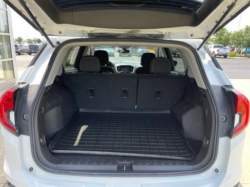 Used 2024 GMC Terrain SLE w/ Elevation Edition FWD image 13
