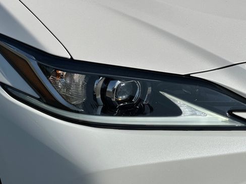 Certified 2025 Lexus ES 350 w/ Premium Package FWD image 12