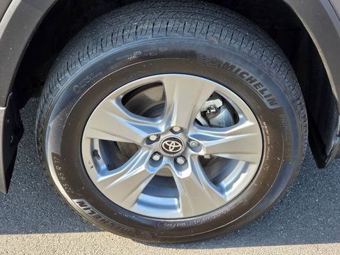 Used 2025 Toyota RAV4 XLE w/ Convenience Package AWD/4WD image 9