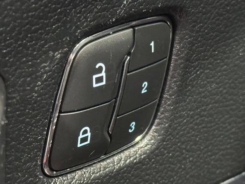Used 2019 Ford F150 Lariat w/ Equipment Group 502A Luxury AWD/4WD image 40