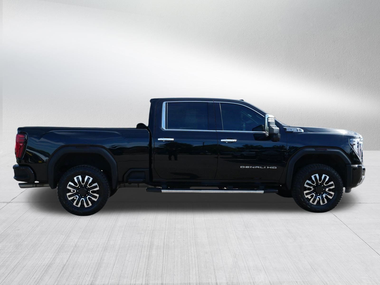 Used 2024 GMC Sierra 2500 Denali w/ Denali Reserve Package AWD/4WD image 8