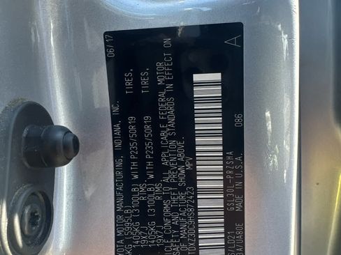 Used 2017 Toyota Sienna SE FWD image 2